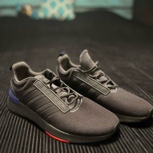 Adidas Men's Cloud-foam Super. Size 10-Shoes are new.